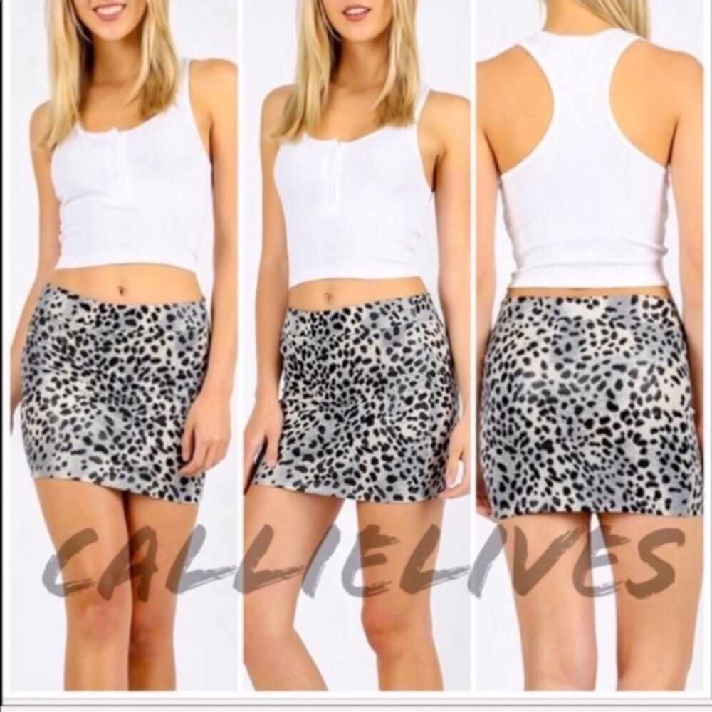 🏝️🎉Xena White Leopard Vegan Leather Mini Skirt - Picture 2 of 5